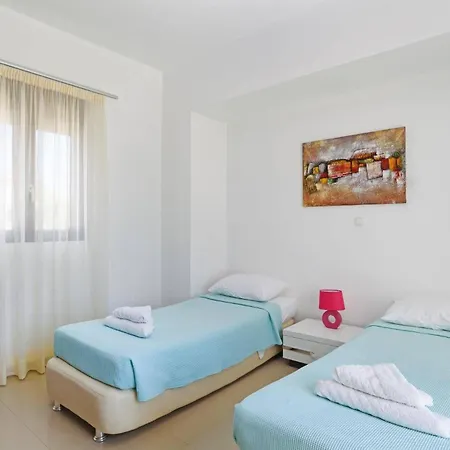 Despina By ヴィラ *